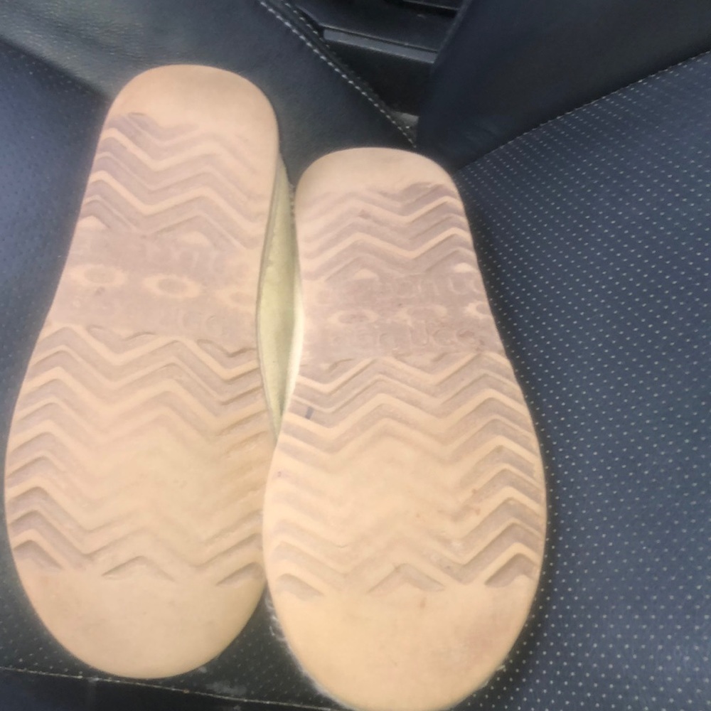 Uggs - Picture 6 of 7